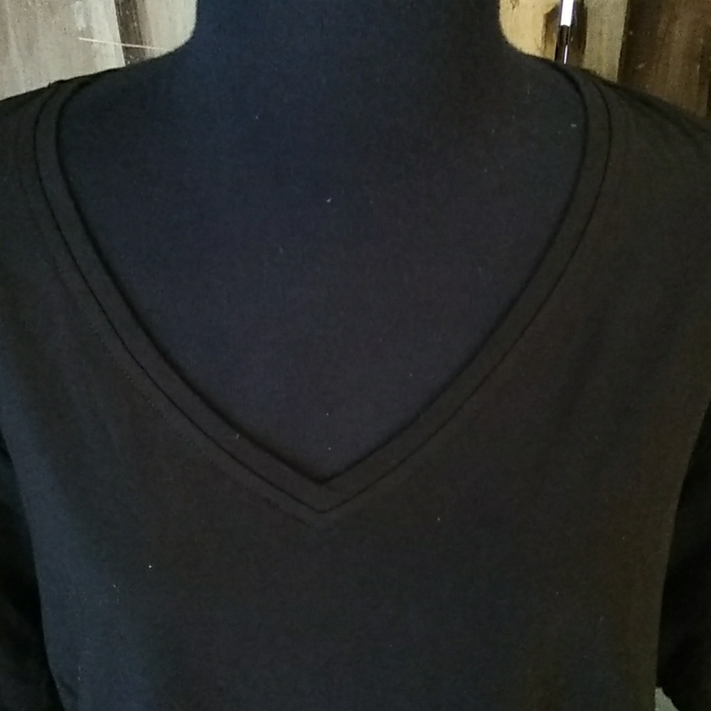 Black pullover tee - Picture 3 of 3